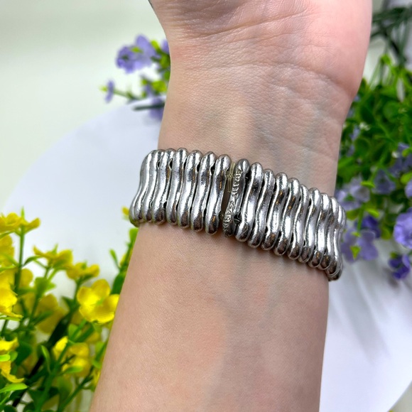 Avant Garde Signed Vintage Stretch Silver Plated Brass Bracelet - Picture 6 of 7